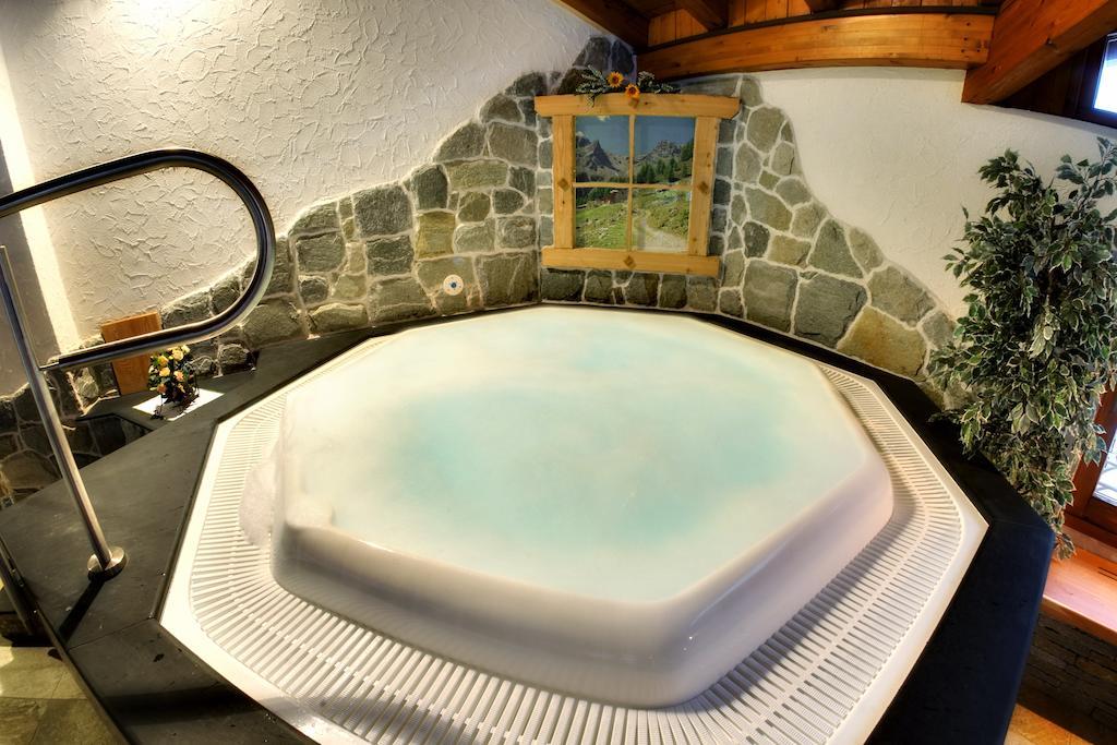 Albergo Miramonti Rabbi Buitenkant foto