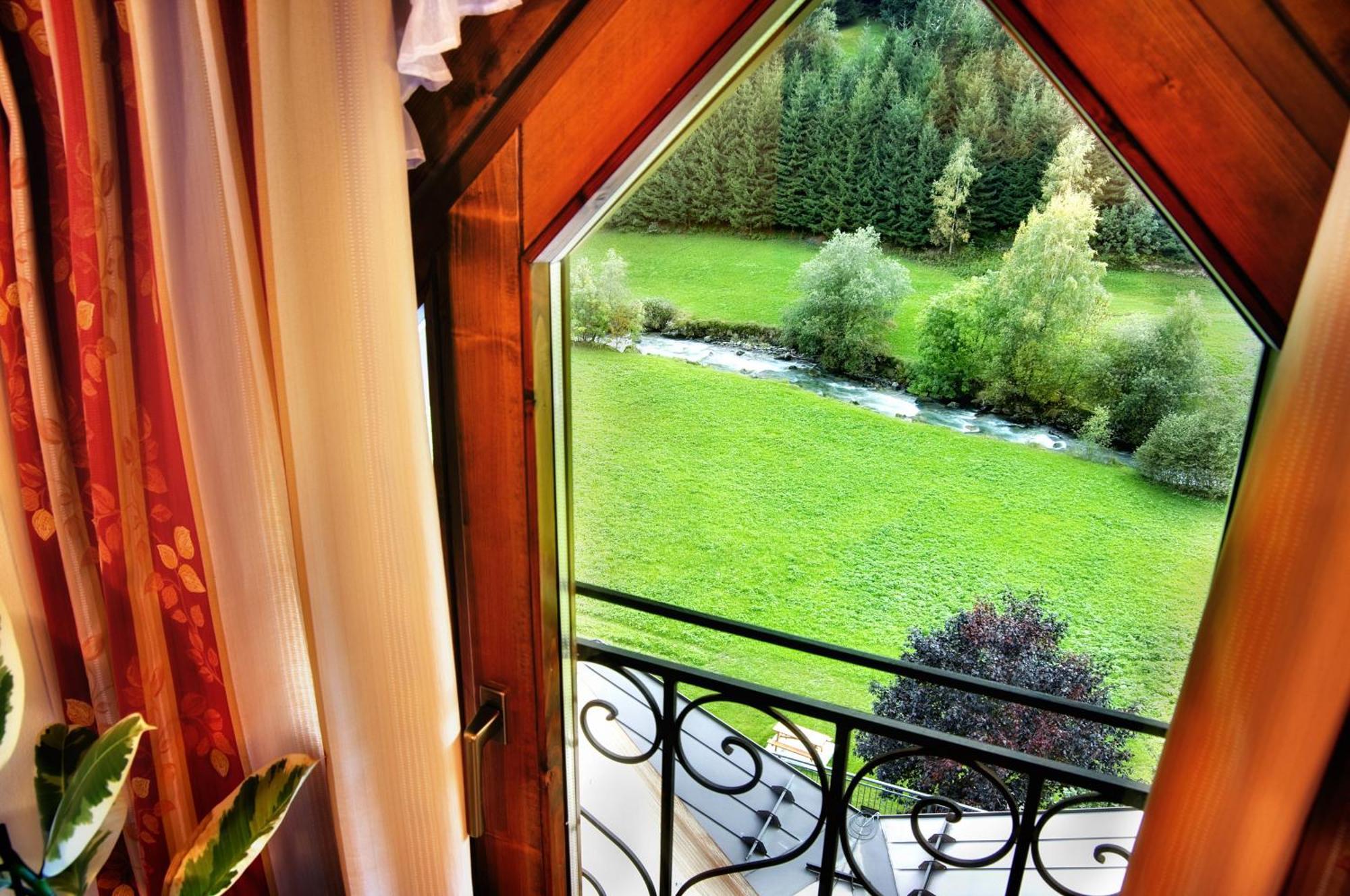 Albergo Miramonti Rabbi Buitenkant foto
